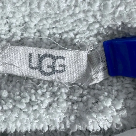 ⭐️UGG Cecilia V-neck Pullover in Cream [723] - Picture 6 of 8